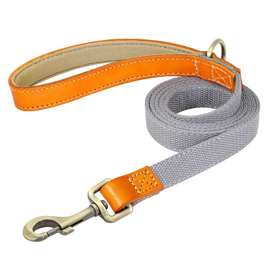 Heavy duty nylon dog leash with comfortable PU leather handle 